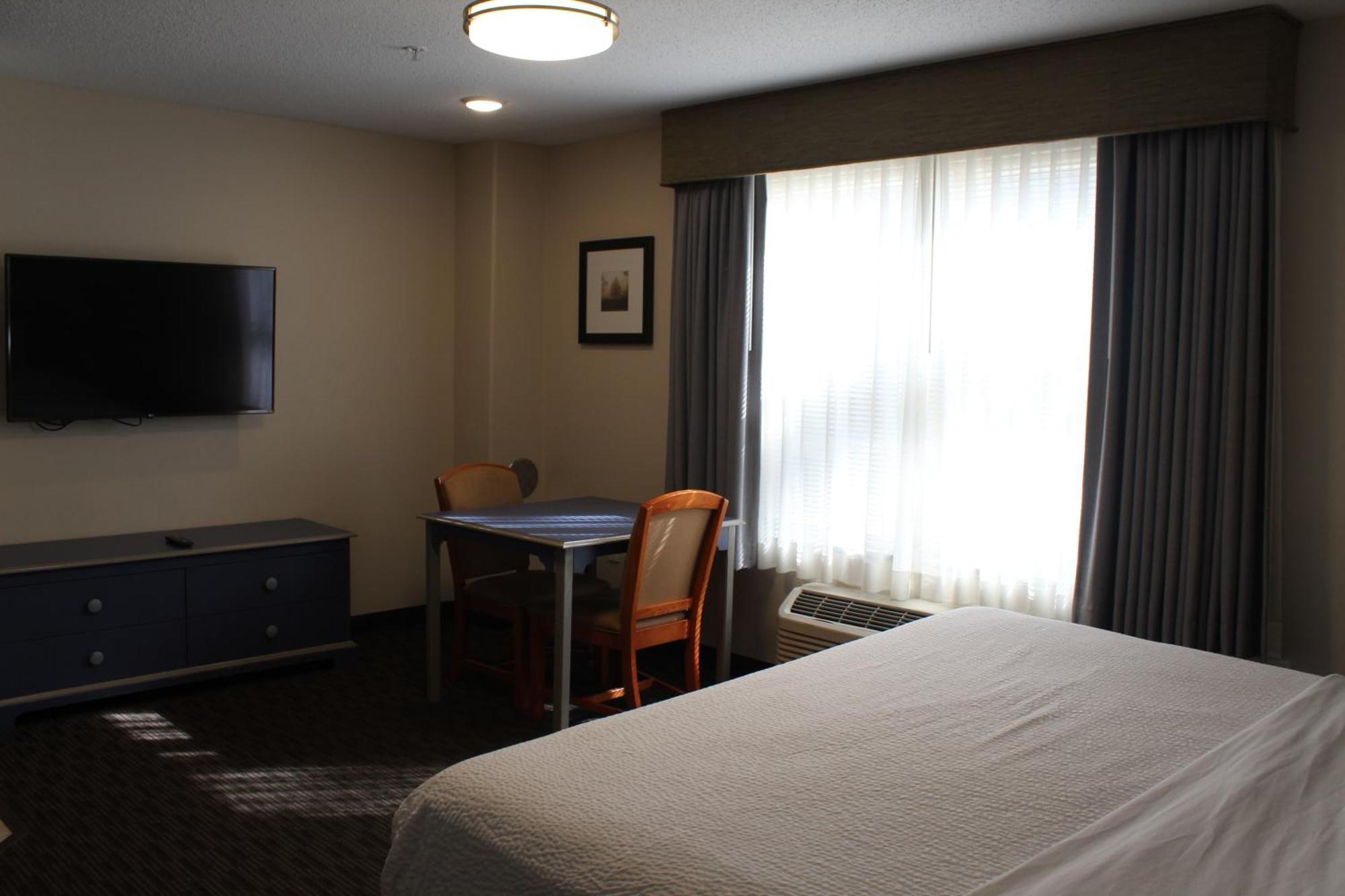 Independence Stay Long Term And Suites Marinette Экстерьер фото